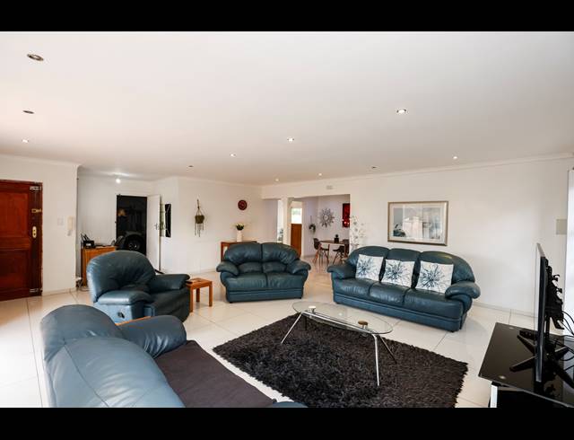 4 BEDROOM HOUSE FOR SALE IN SUNNINGDALE